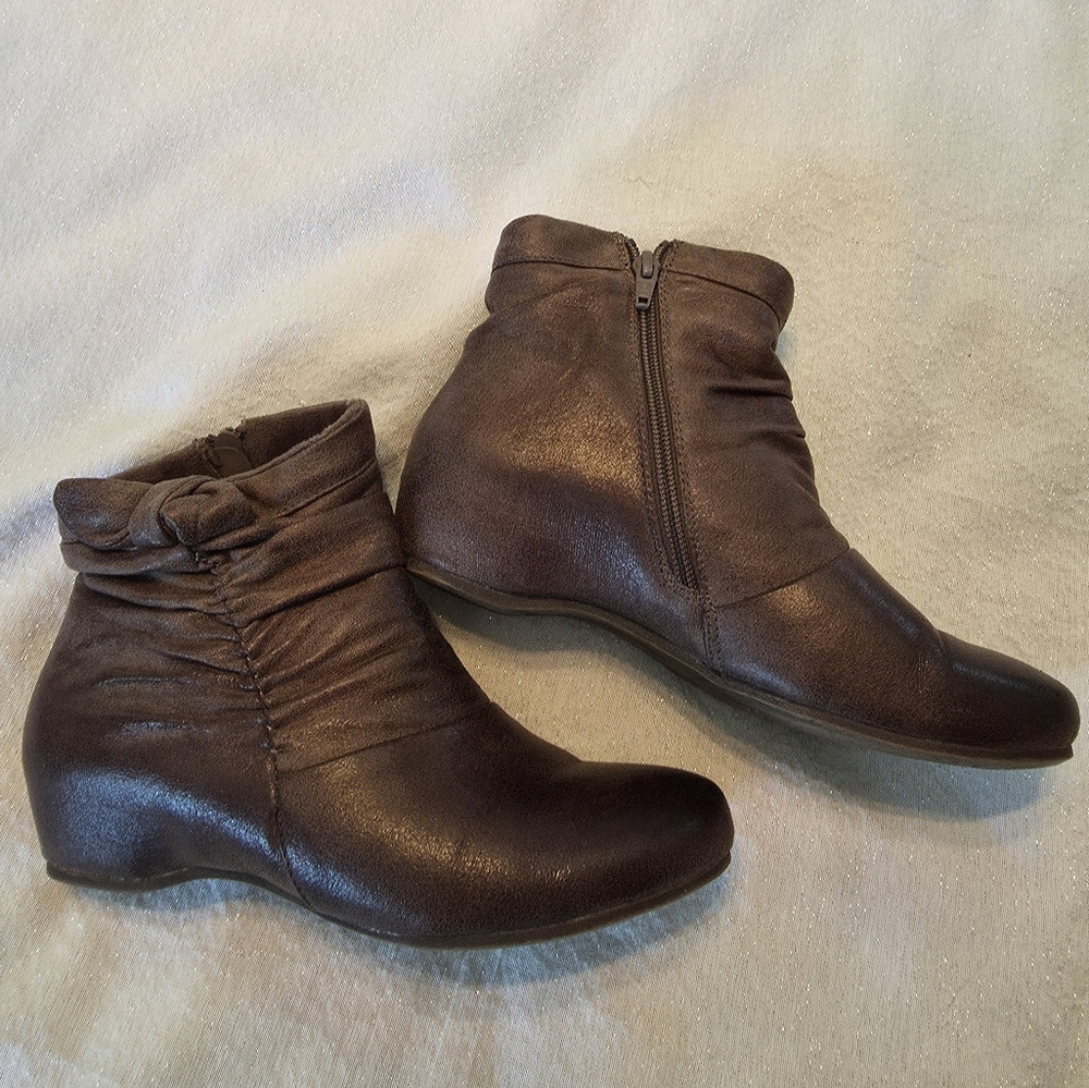 Bare Traps Sakari Hidden Wedge Slouchy Brown Ankle Boots Sz 6